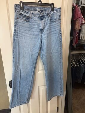 American Eagle Outfitters Light Wash Blue High-Rise Straight Jeans